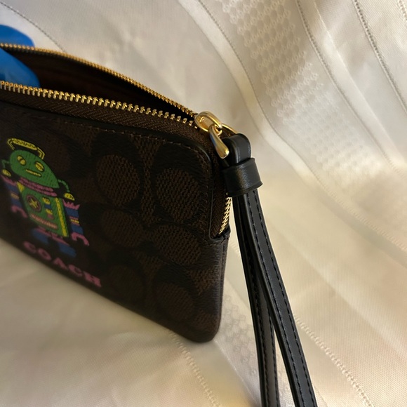 NWT - Coach Cosmic Space Robot Wristlet. - Picture 8 of 9